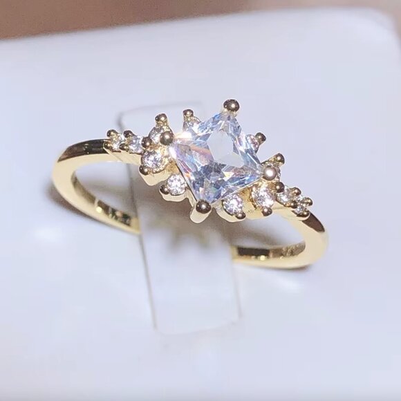 18k Gold Dainty Princess Cut Diamond Ring - Picture 6 of 11